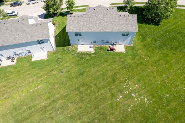 Foto del edificio - 2500-2502 Northampton Dr.