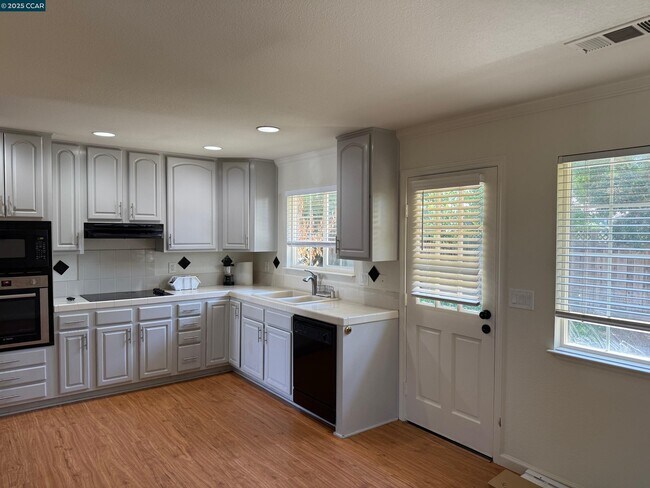 Building Photo - 1049 Miranda Way