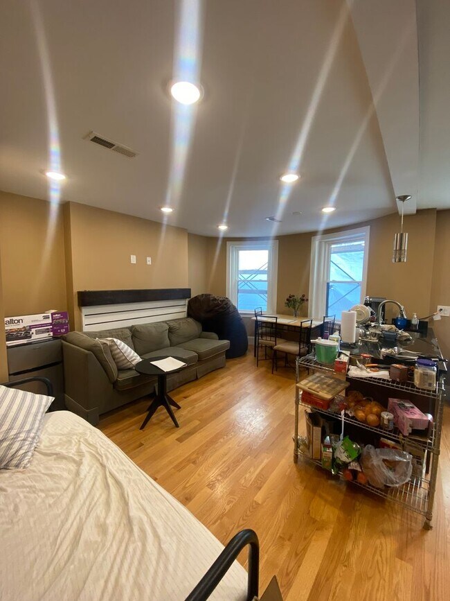 Building Photo - Renovated Brookline Village 4 bed/2 Bath o...