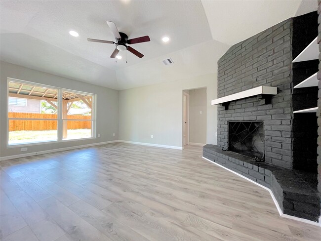 Foto del edificio - 10015 Old Towne Ln