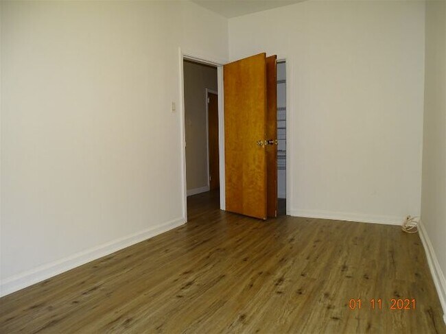 Building Photo - 164 W 31st St