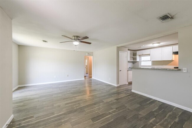 Building Photo - 3110 Albemarle Dr
