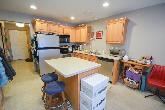 Foto del edificio - 2br townhouse near many shopping & dining ...