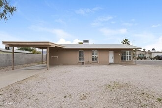 Building Photo - 1227 E Wayland Dr