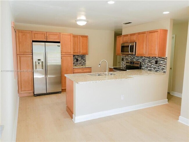 Building Photo - 2901 SW 33rd Ct