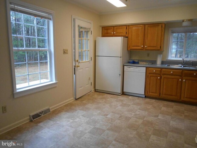 Building Photo - 43987 Sandy Bottom Rd