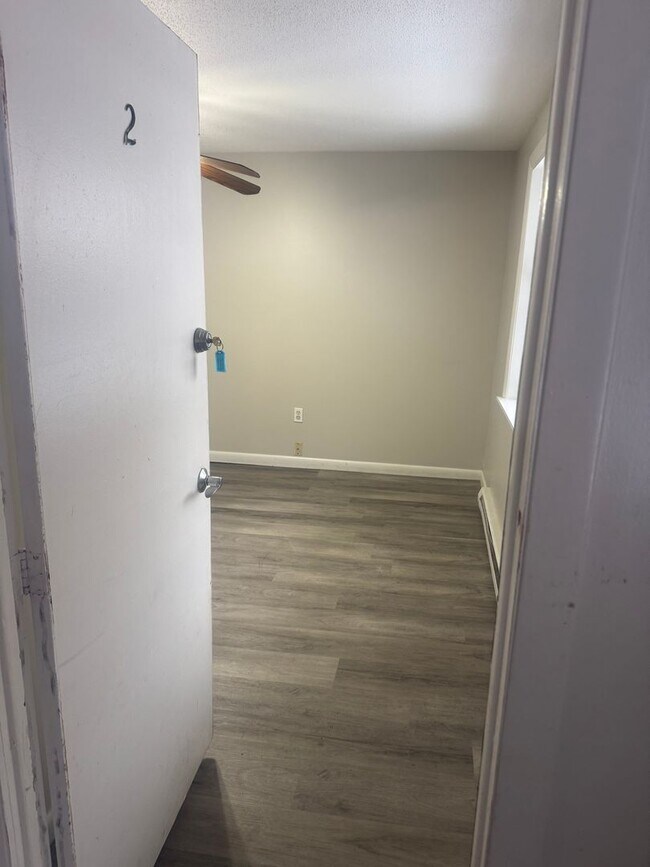 Foto del edificio - One Bedroom Unit--Southwick Ma