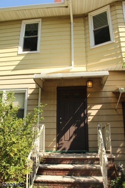 Primary Photo - 420 Lakeview Ave