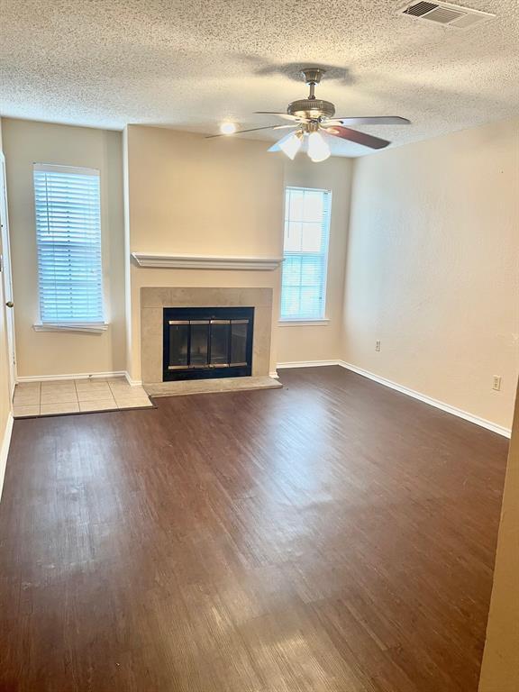 Building Photo - 1720 Crestpoint Dr