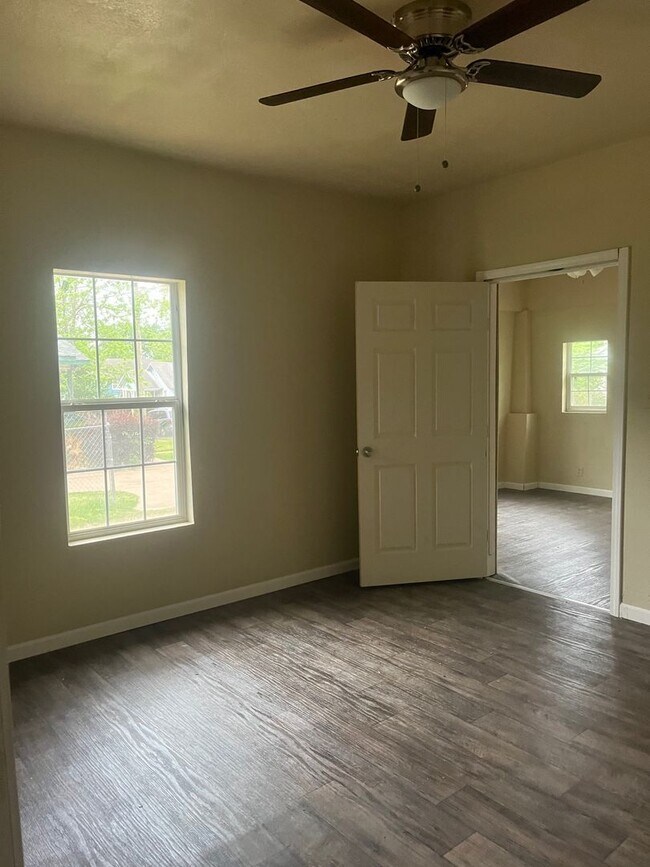 Foto del edificio - LPP - 428 S. Fredonia St.