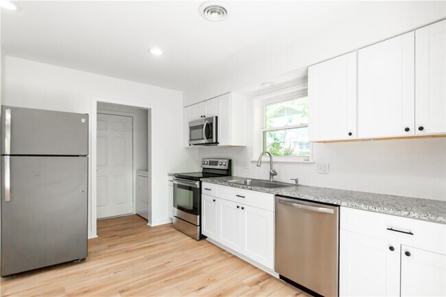 Foto del edificio - 2332 S Clover Dr