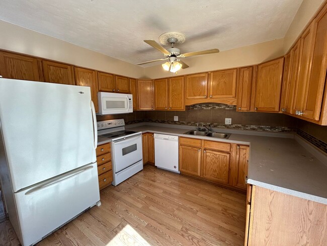 Building Photo - 1827 Jacobssen Dr