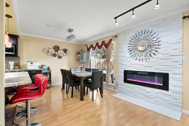 Building Photo - 830 Rigel Ln