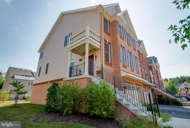 Building Photo - 8527 Pine Springs Dr