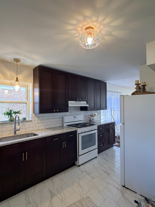 Foto del edificio - 6304 W Diversey Ave