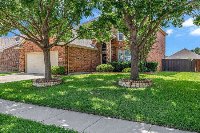 Building Photo - "Luxurious 4-Bedroom, 2.5 Bath Retreat wit...