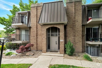 Building Photo - 4850 S Highland Cir
