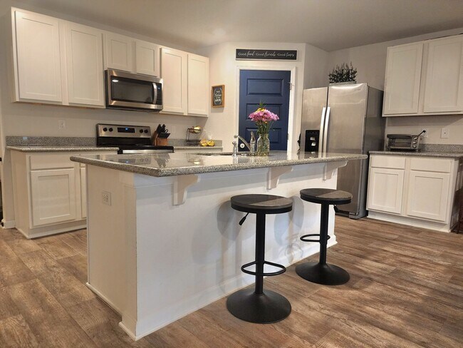 Foto del edificio - Beautiful, Pet Friendly 4/2 Solar Powered ...