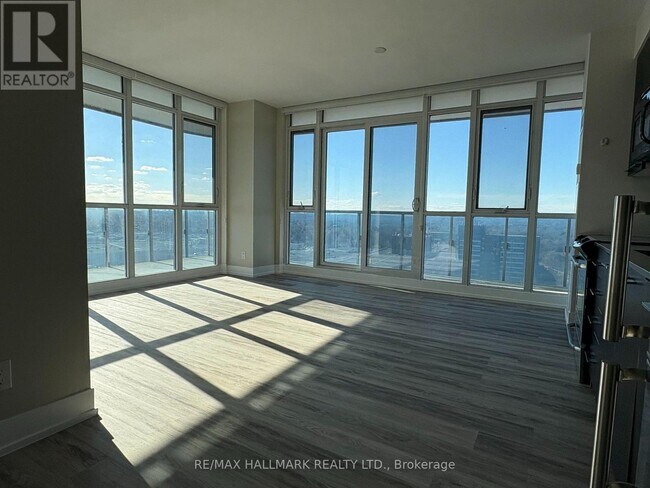 Photo du bâtiment - 9471 Yonge St