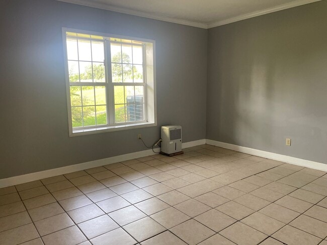 Building Photo - 3 BD 2 BA BRICK HOUSE!