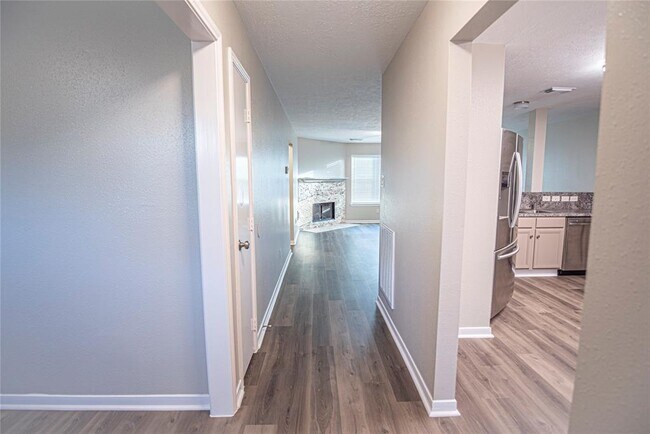 Foto del edificio - 5365 Tallowwood Terrace