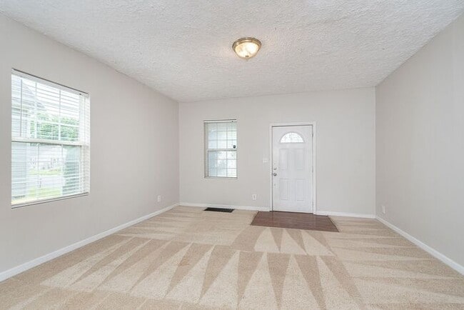 Building Photo - Beautiful Home near Downtown Noblesville