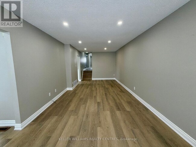 Building Photo - 27 Sylvia St