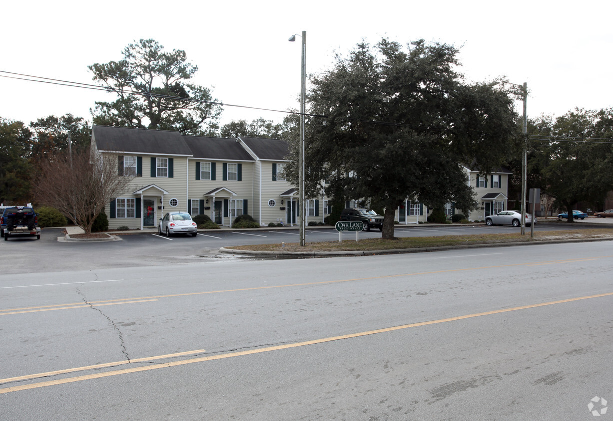 Primary Photo - Oak Lane Apartments