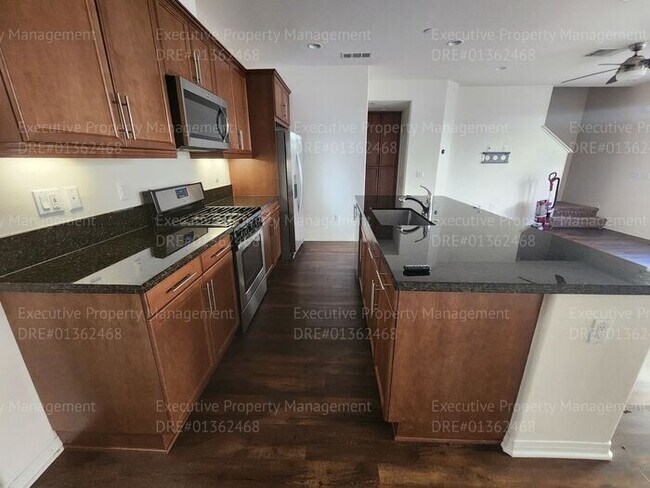 Foto del edificio - 3 bedroom/ 2.5 bathroom town home located in a secured gated community.