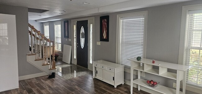 Foto del edificio - 227 Thurber Ave