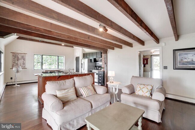 Foto del edificio - 13248 Rousby Hall Rd