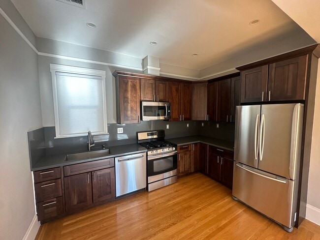 Building Photo - 183 (345 Frederick)