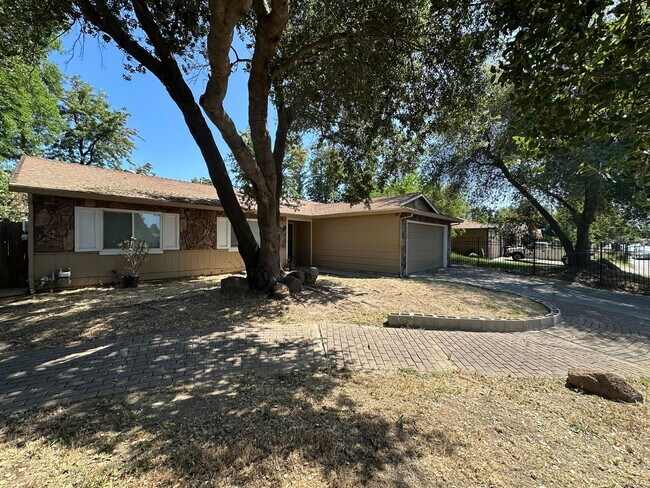 Foto del edificio - Four Bedroom Home
