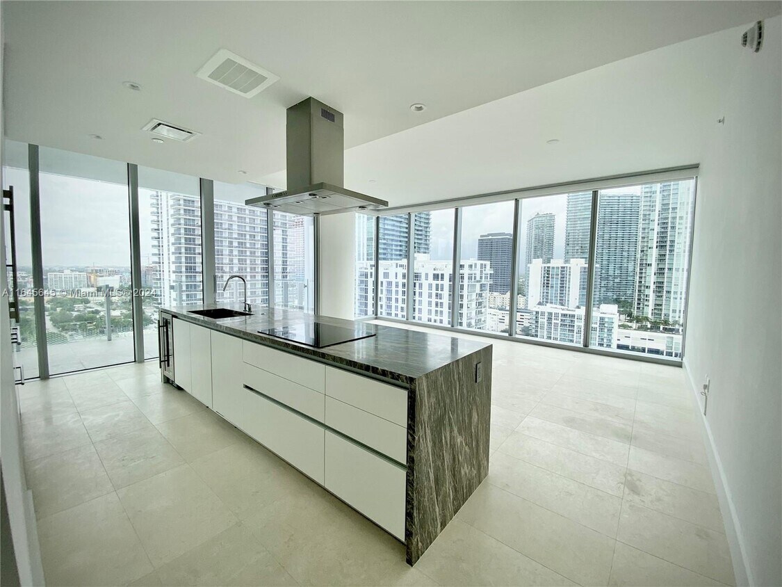 Foto principal - 700 NE 26th Ter