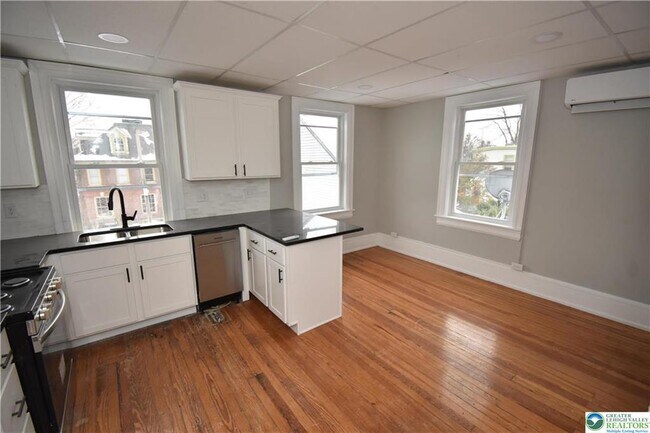 Foto del edificio - 312 March St