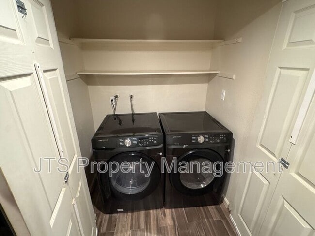 Building Photo - 8130 Sunrise E Way