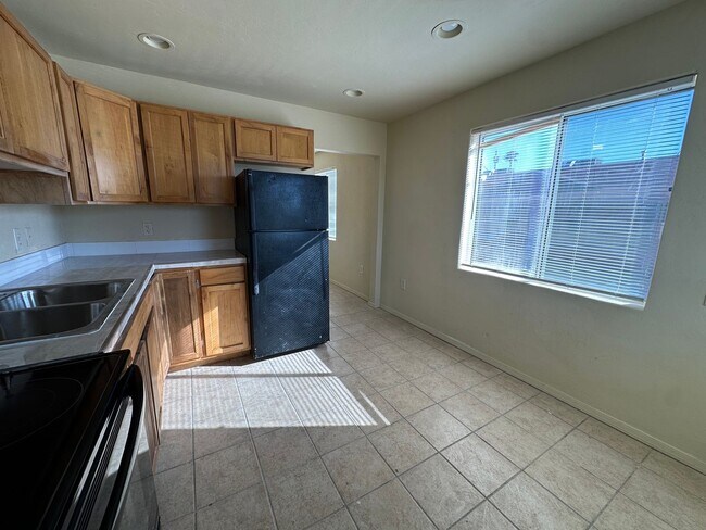 Foto del edificio - 823-823 N Swan Rd