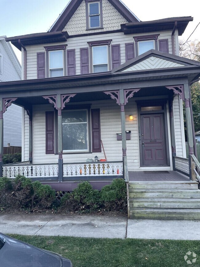 Building Photo - 204 S 2nd St