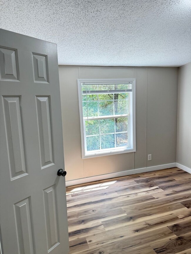 Building Photo - 4 BR 2 BA Newly Renovated $1850 !!