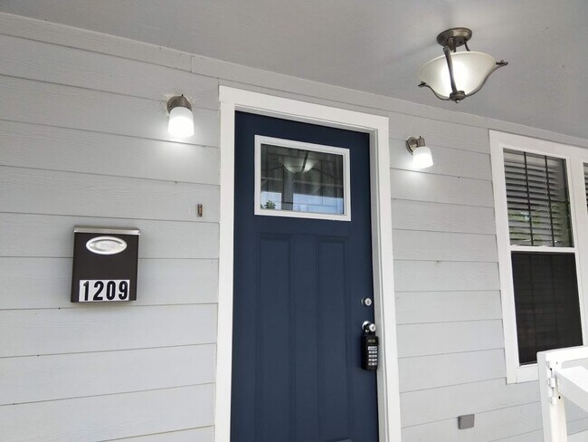 Building Photo - *COMING SOON* Charming 3BR/2BA Home with Covered Porch & Stainless Steel Appliances!