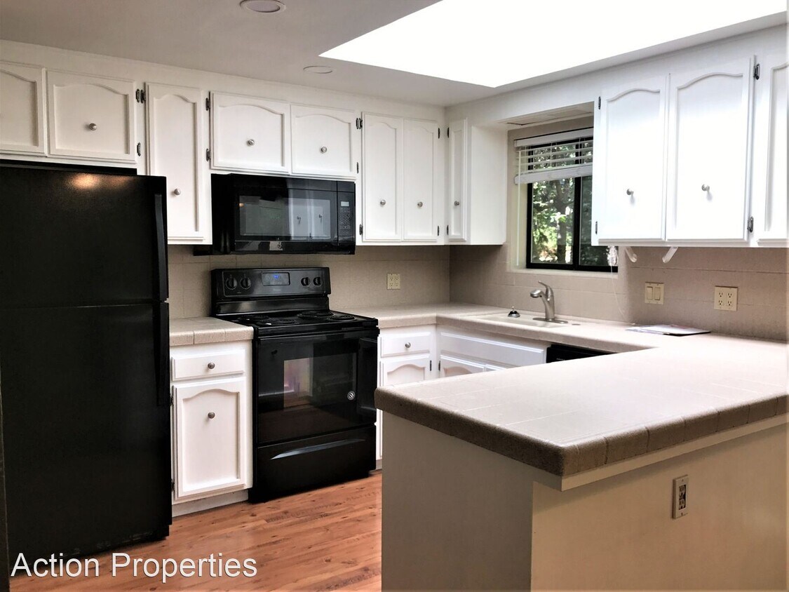 Foto principal - 3 br, 3 bath House - 5021 Cedar Dr