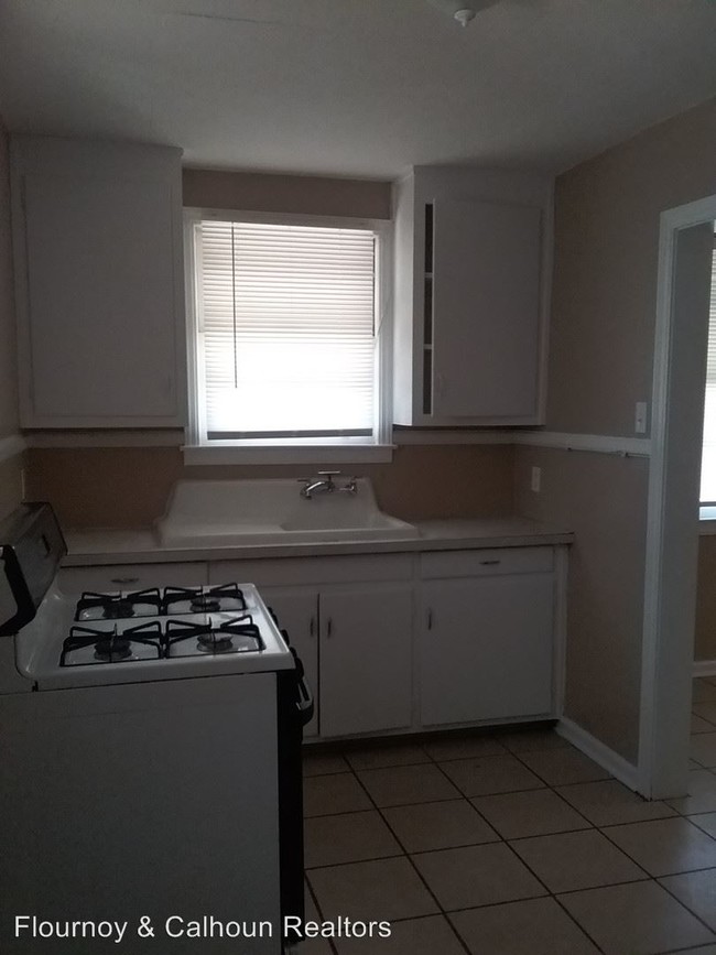 Building Photo - 2 br, 1 bath House - 3052 Knox Street