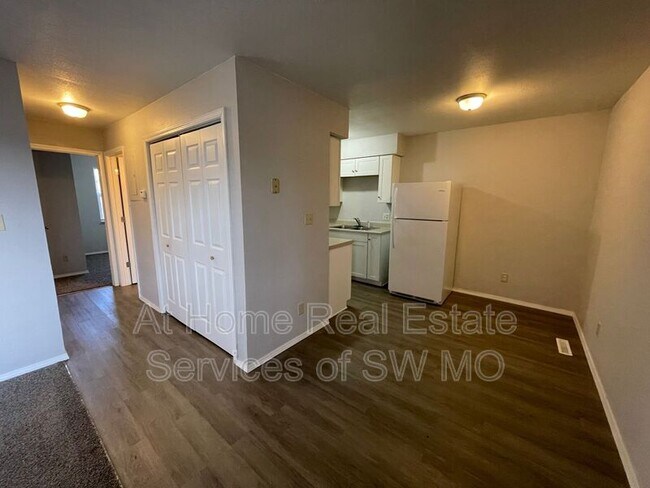 Building Photo - 900 S Crutcher Ave