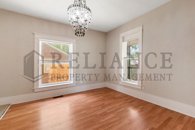 Foto del edificio - 1923 N Burns Ave