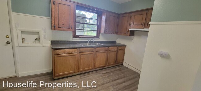 Building Photo - 3 br, 1 bath House - 2134 W College St