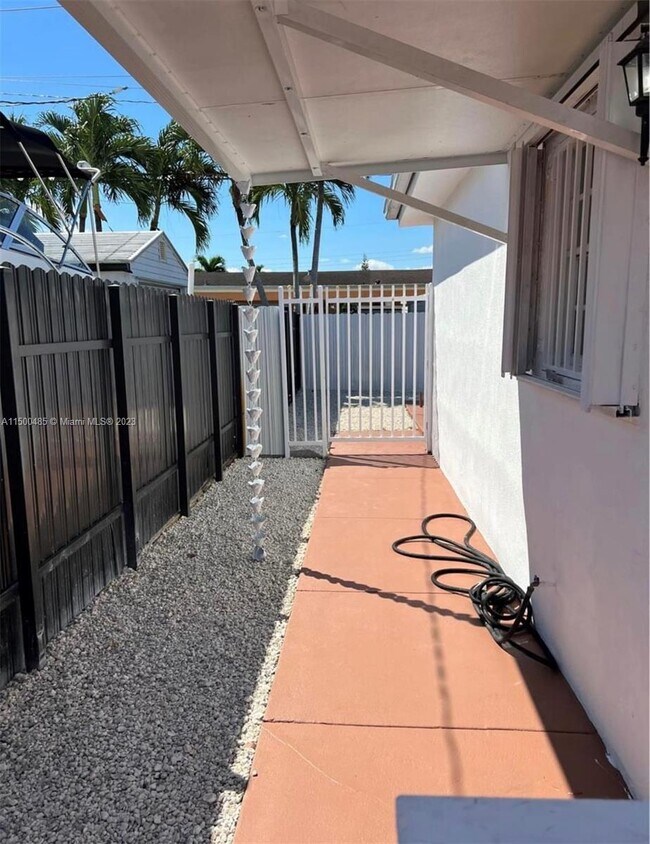 Foto del edificio - 12812 SW 20th St