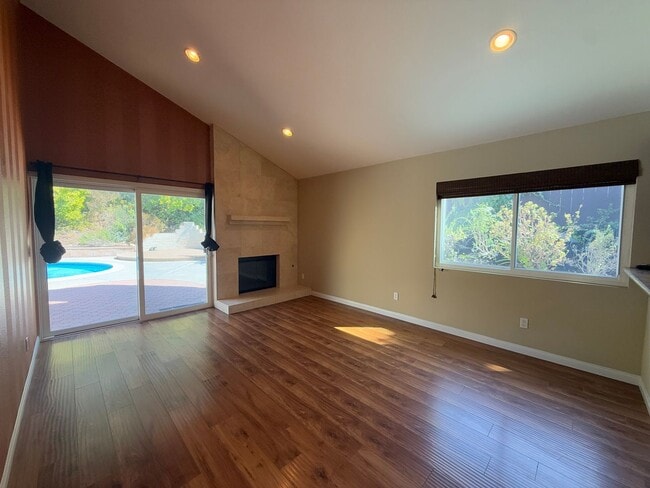 Building Photo - Gorgeous 3B/2BA House w/ Swimming Pool, A/...