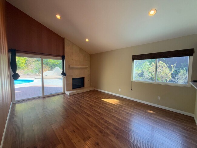 Foto del edificio - Gorgeous 3B/2BA House w/ Swimming Pool, A/...