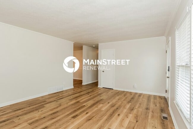 Foto del edificio - 4 Bedroom Pet-Friendly Home in Shelbyville, KY with Main Street Renewal