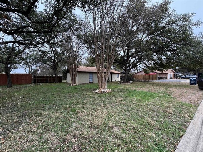 Foto del edificio - 1902 Lone Oak Dr